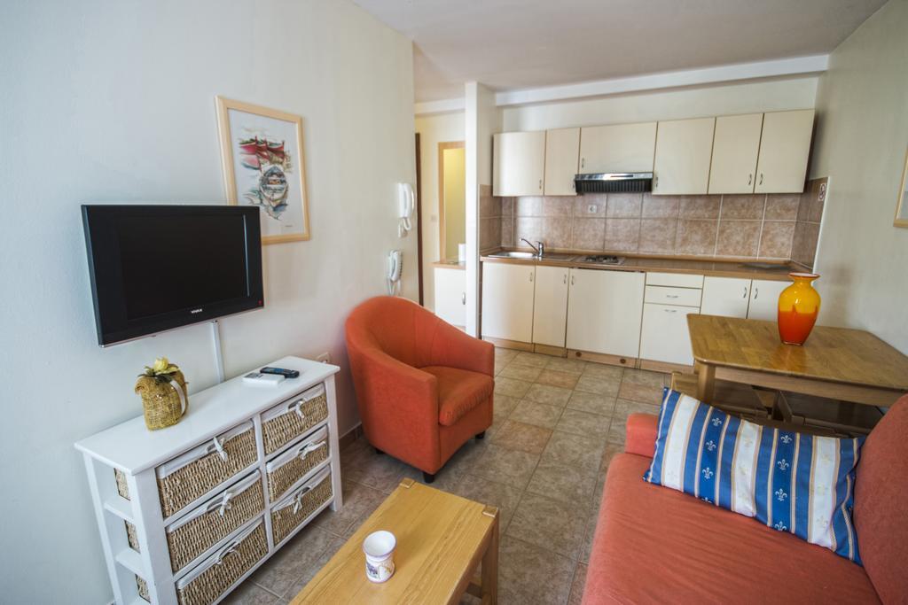 Aparthotel Castrum Novum Novigrad (Istria) Phòng bức ảnh