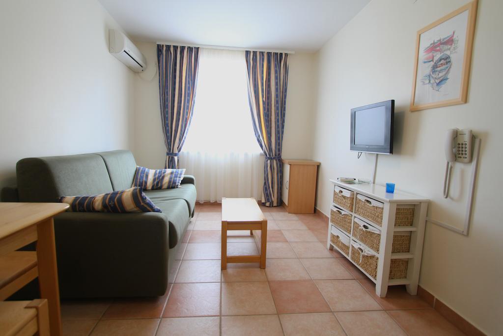 Aparthotel Castrum Novum Novigrad (Istria) Phòng bức ảnh